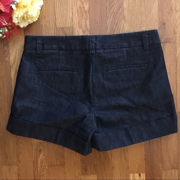 Express Shorts - Picture 2 of 3